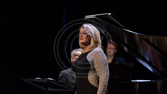 DGrosmark-LOS_Gala2016_Stage_20160201DG4_6002-2