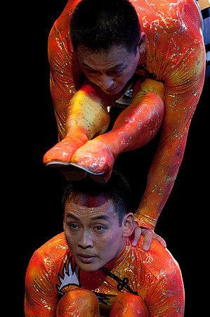 The Long Twins, Acrobats, Big Apple Circus: 2009 Dress Rehearsal